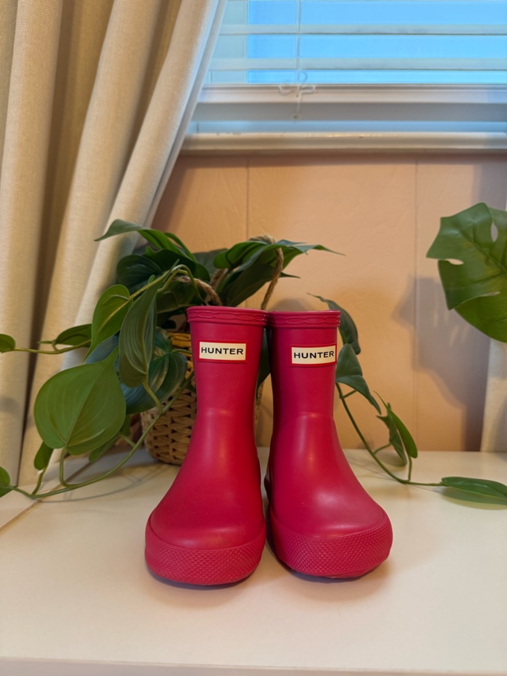 Hunter Kids Bright Pink Classic Rain Boots